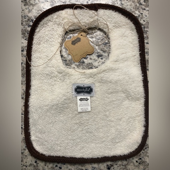 🆕 Mud Pie Giraffe Bib with textured details 🦒 - Picture 2 of 2